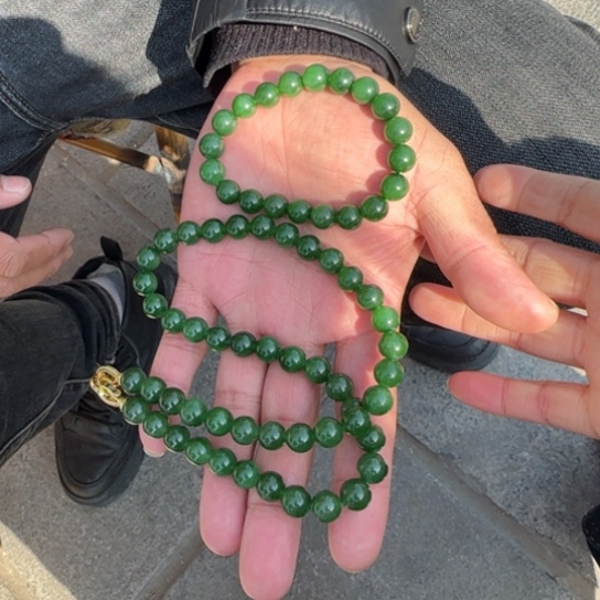 和田玉颈饰未镶嵌俄罗斯卡10无黑点，手链➕项链，一套阳绿色