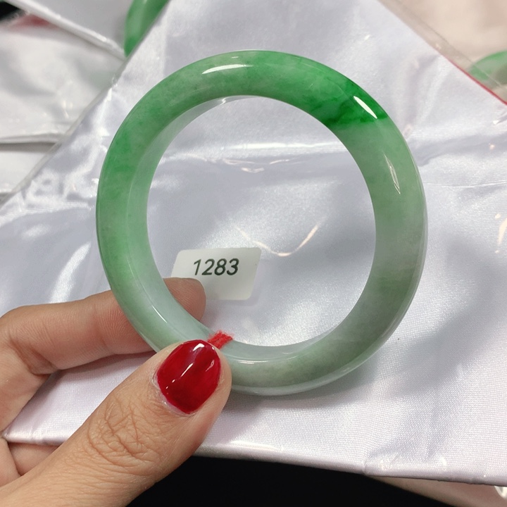 翡翠手镯未镶嵌一****活天然翡翠手镯02