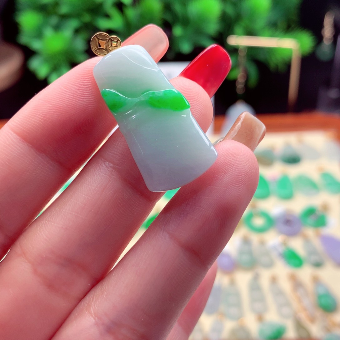 翡翠吊坠(不含链)18K金镶嵌