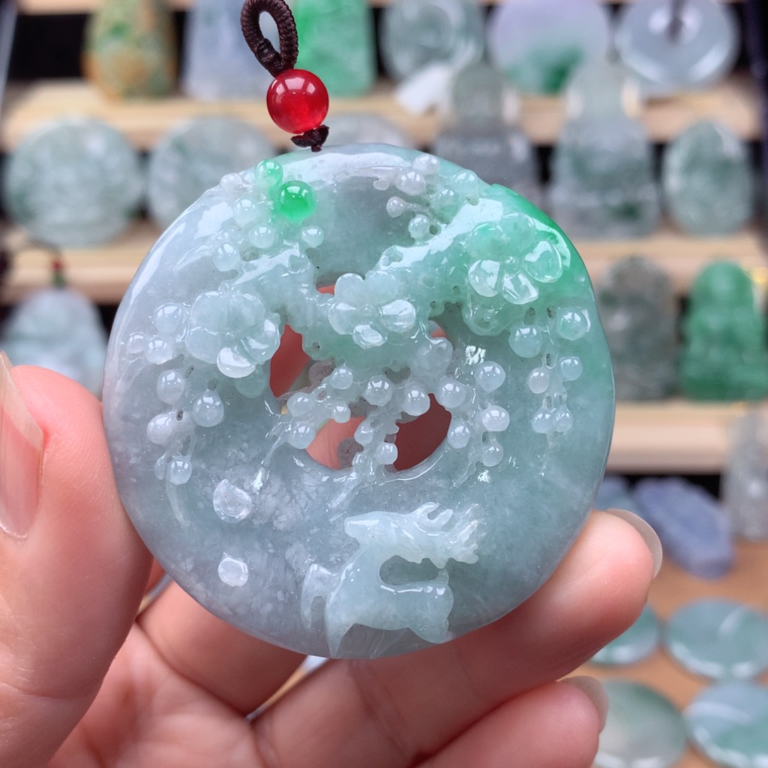 翡翠颈饰未镶嵌梅花鹿