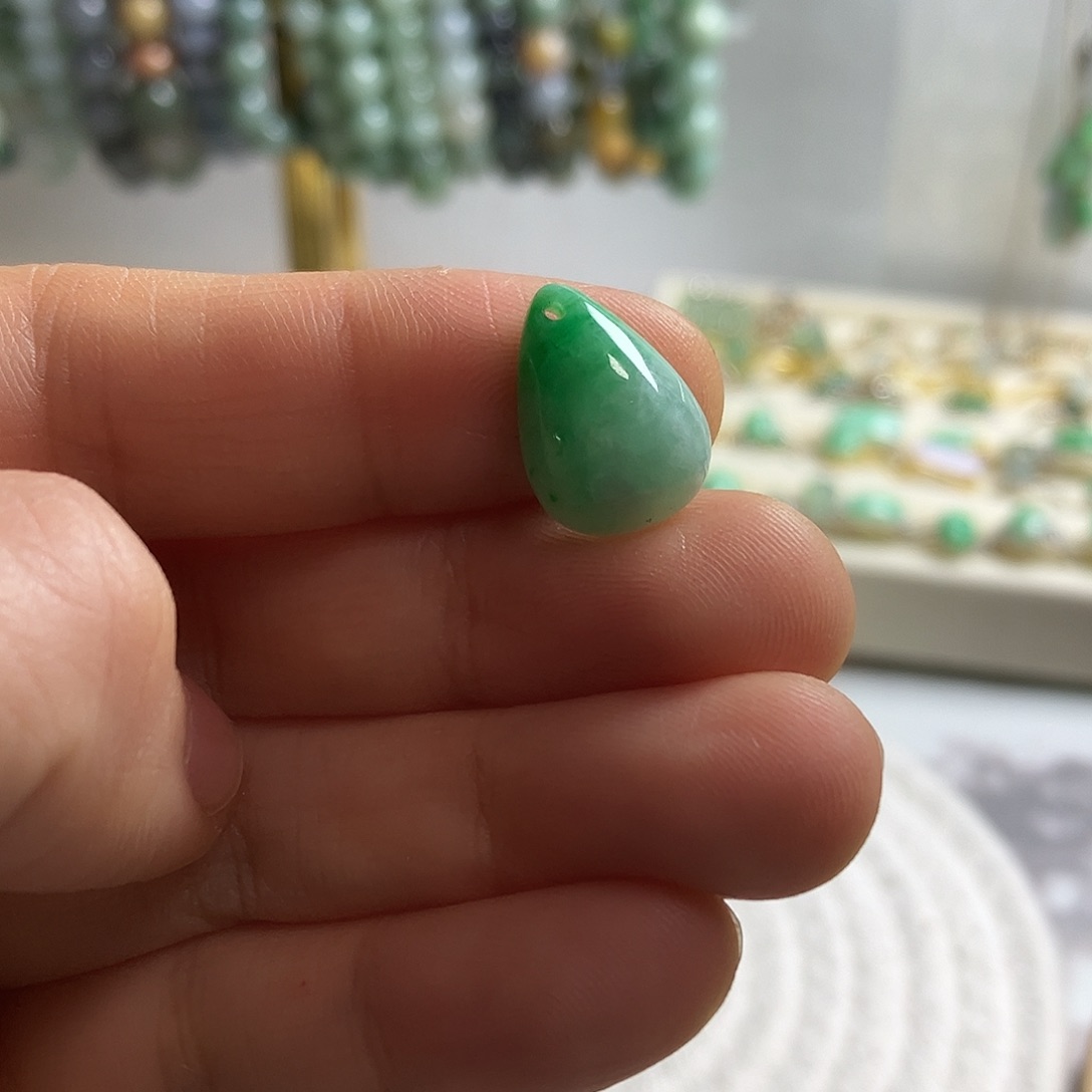 翡翠未镶嵌颈饰06