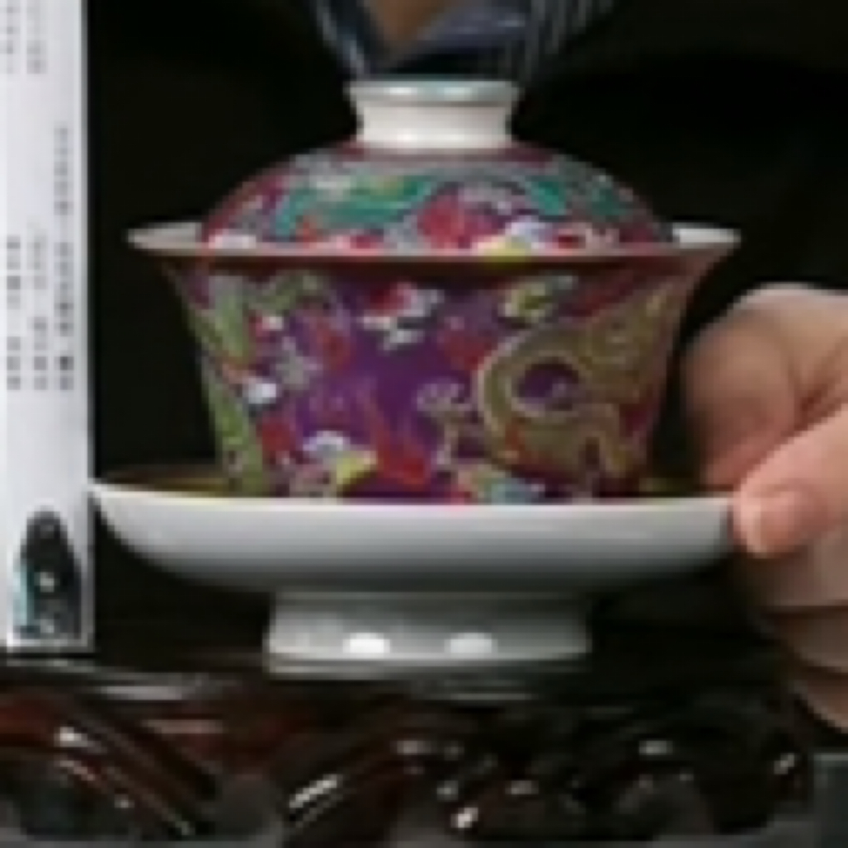 M胭脂紫釉地粉彩三才盖碗