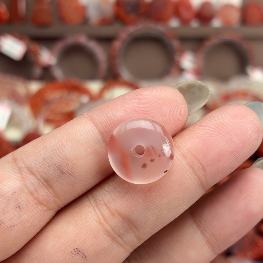 南红玛瑙未镶嵌颈饰平安扣