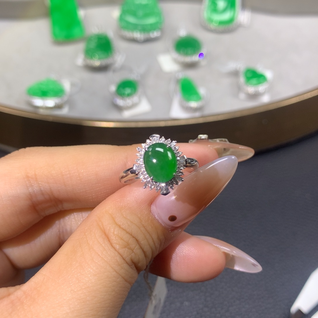 翡翠戒指18K金镶嵌翡翠