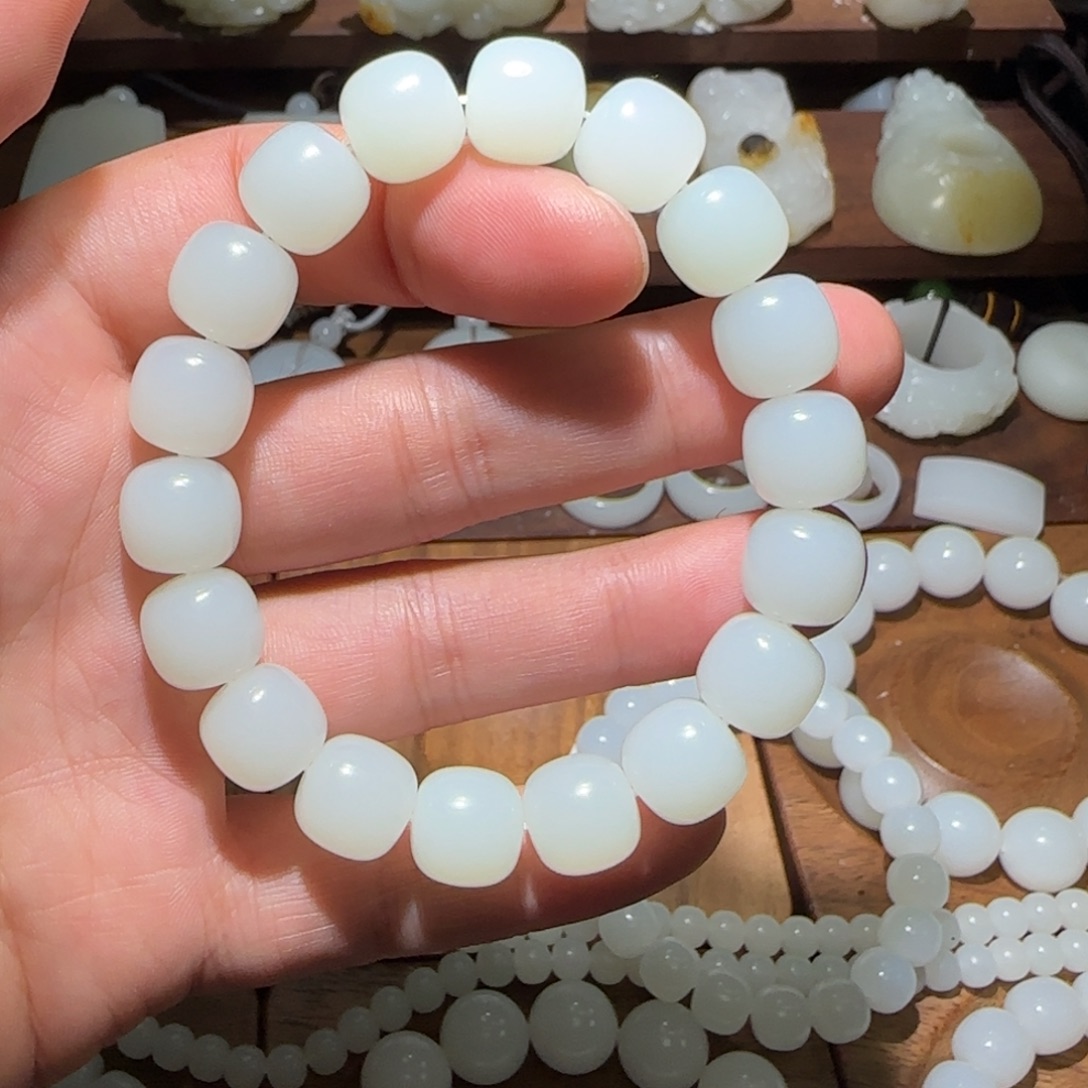 *****和田玉未镶嵌手链