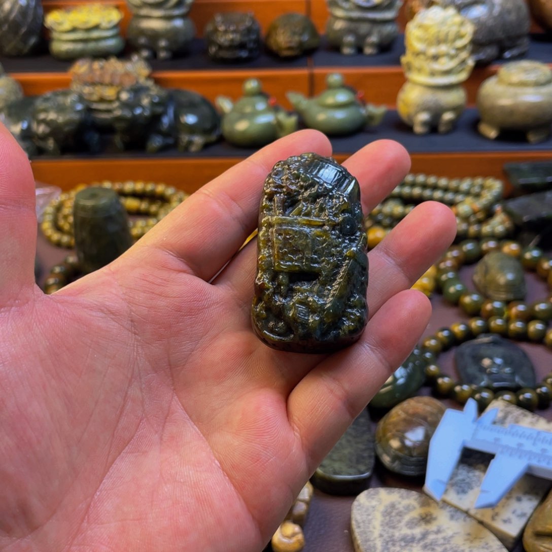 【闪购商品】未镶嵌岫岩河磨玉（透闪石质玉）挂件