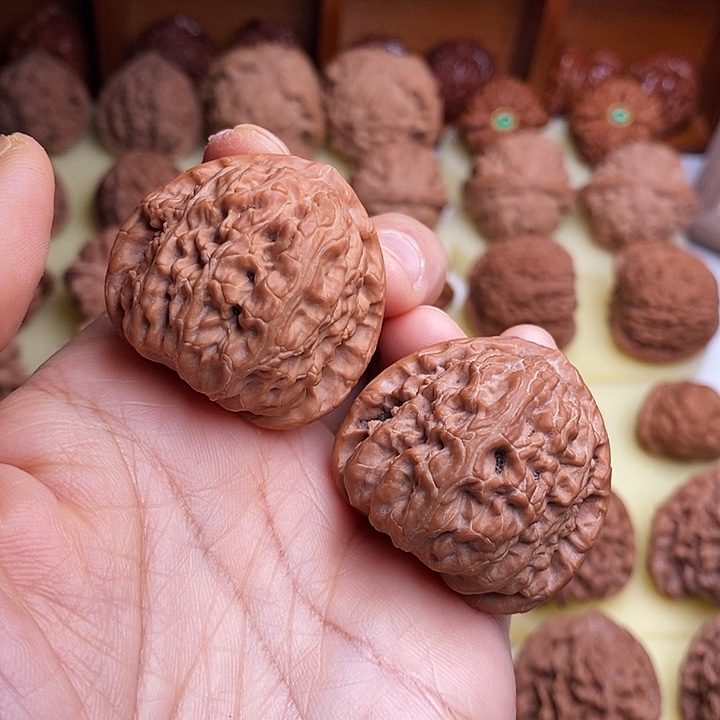 【闪购商品】文玩核桃吊坠37三角白