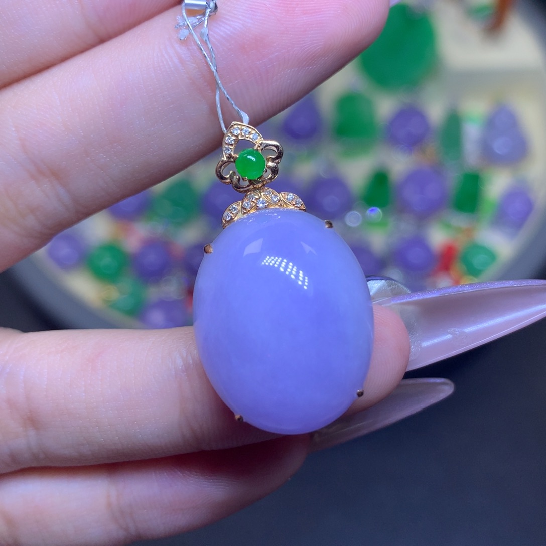 翡翠18K金镶嵌颈饰