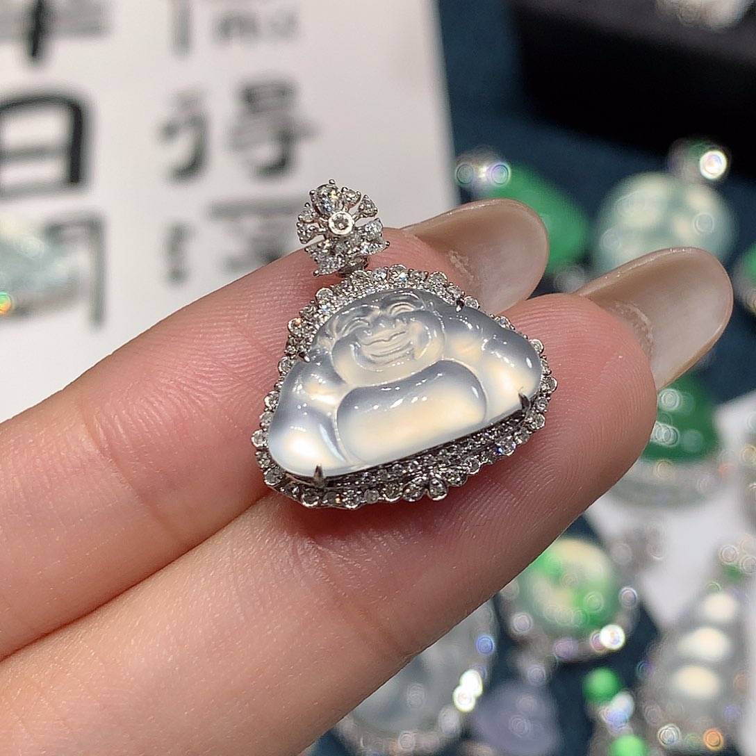 颈饰18K金镶嵌翡翠佛公