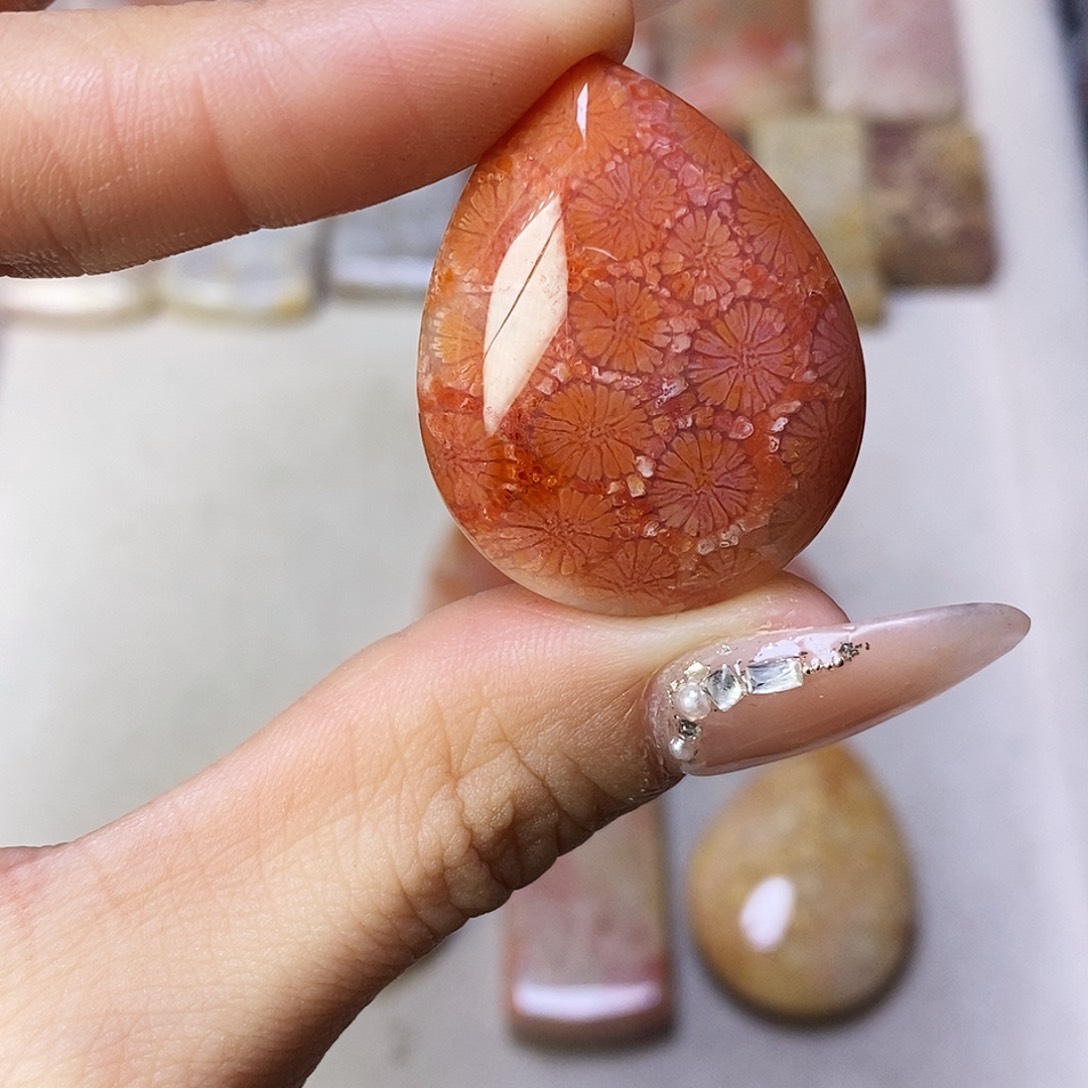 合金颈饰硅化玉如*