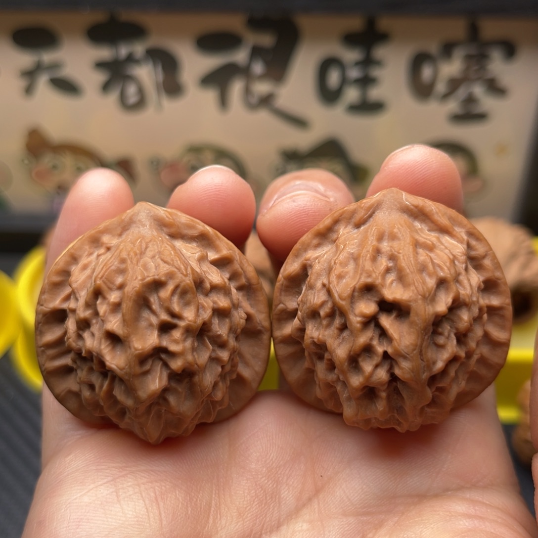 吊坠文玩核桃39虚黄瓷娃娃