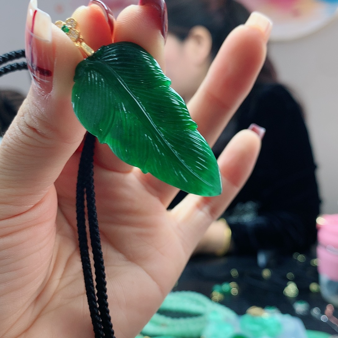 【闪购商品】翡翠吊坠(赠链)合金