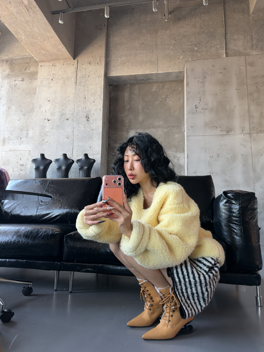 VIVISPLENDID21652#原创欧美风奶FUFU鹅黄色保暖加厚毛毛卫衣