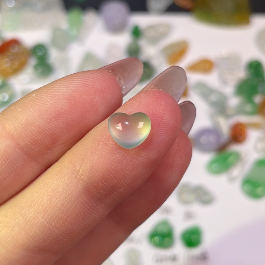 翡翠未镶嵌颈饰裸石