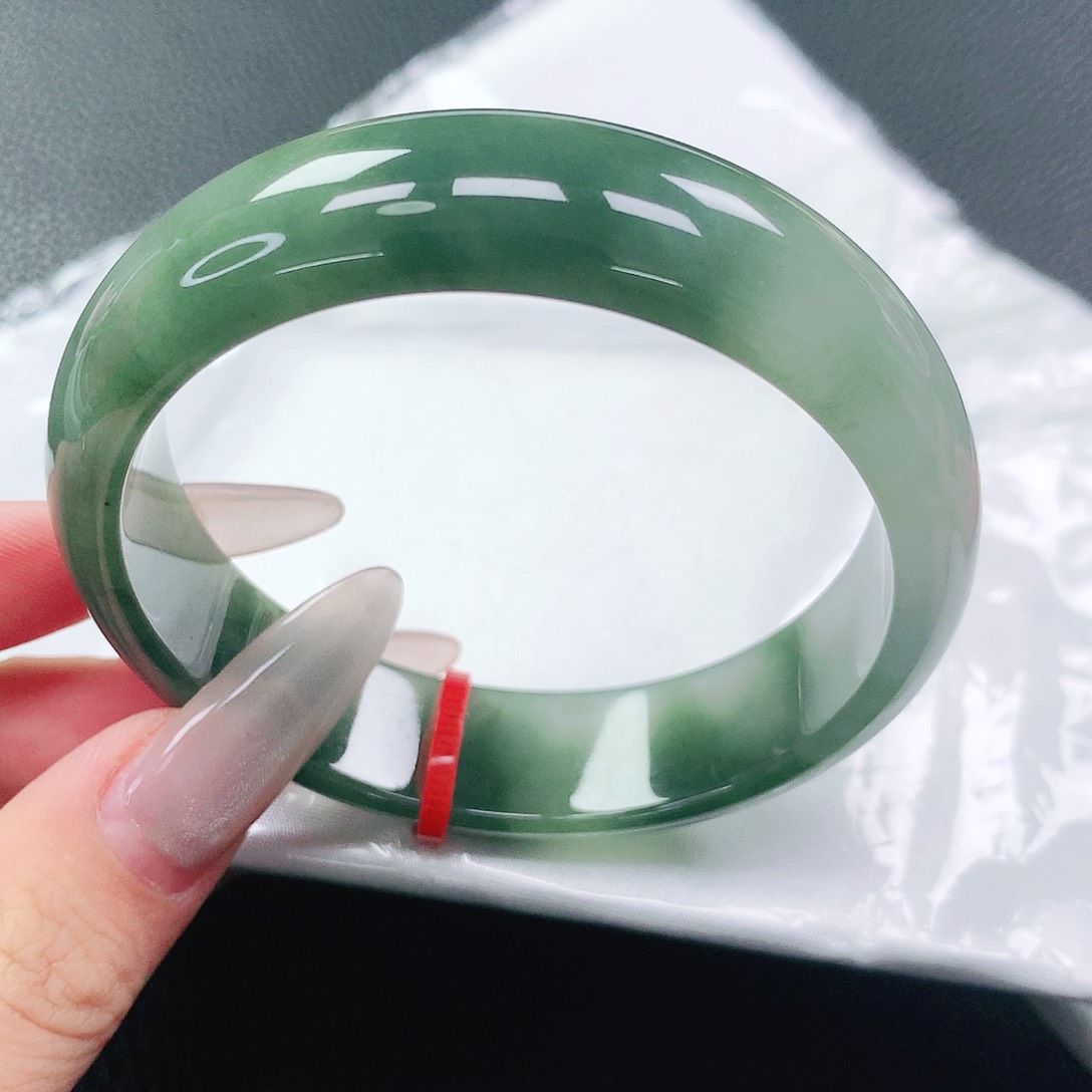 翡翠手镯未镶嵌56圈