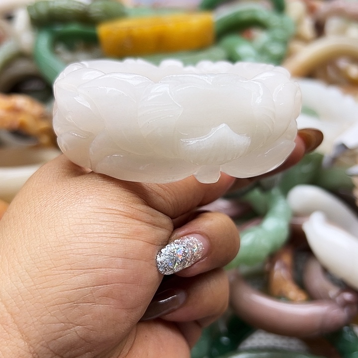 未镶嵌手镯石英岩玉有***鼠