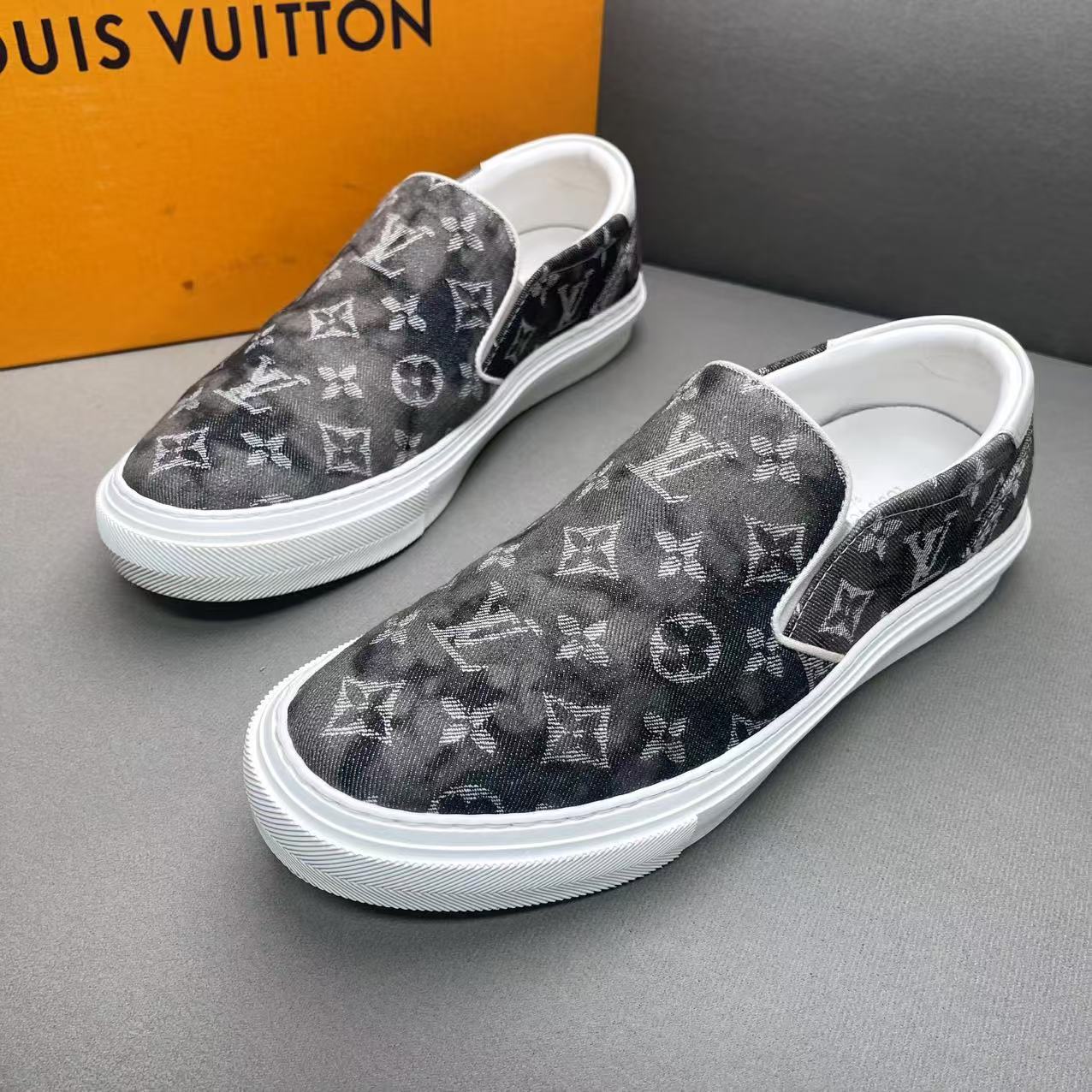 95新 LouisVuitton/路易威登 黑灰老花满印时尚百搭一脚蹬 41码