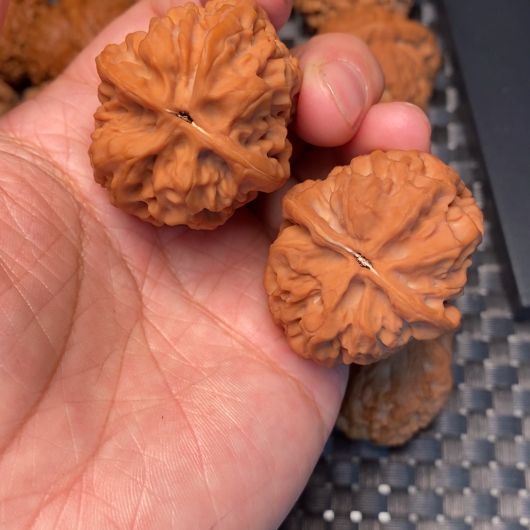 文玩核桃吊坠N**o火苗