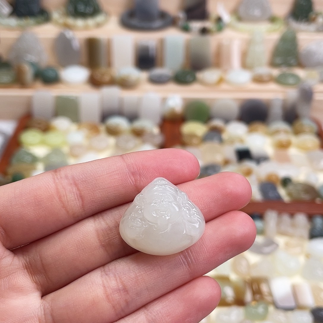 和田玉未镶嵌吊坠(赠链)