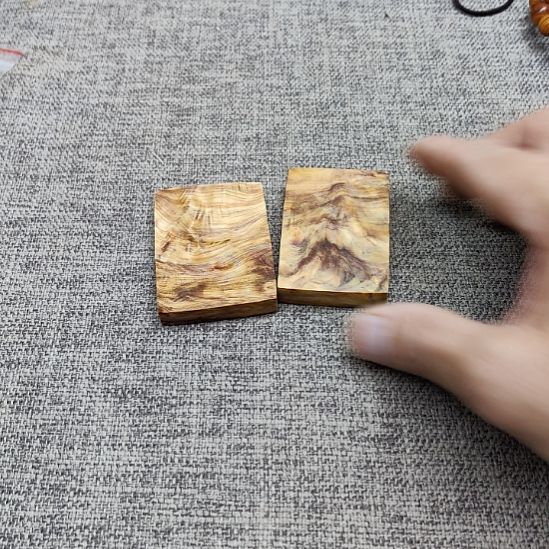 万***利牌子两个，太行崖柏