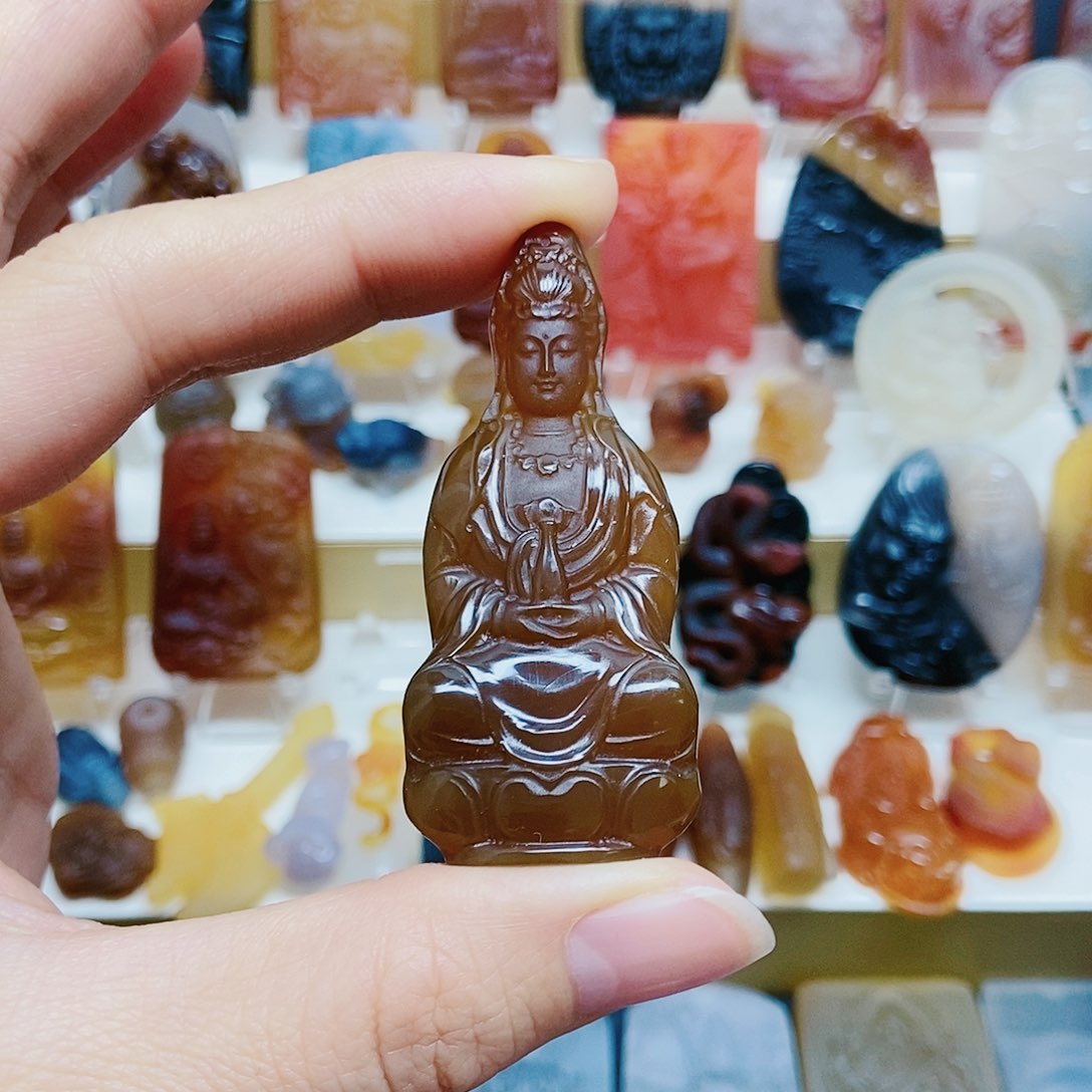 玛瑙/玉髓颈饰未镶嵌好*?