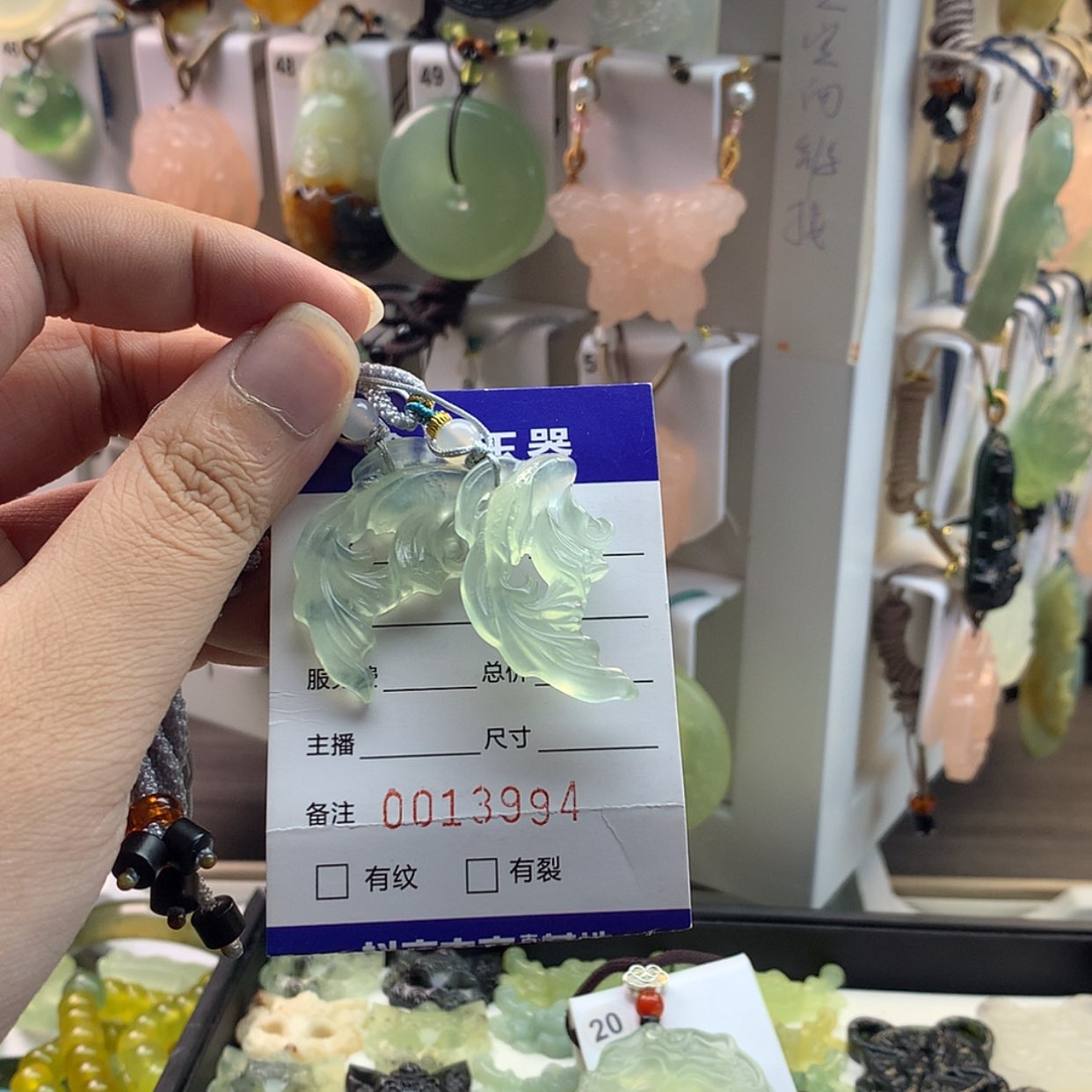 【闪购商品】蛇纹石玉颈饰未镶嵌姐****?