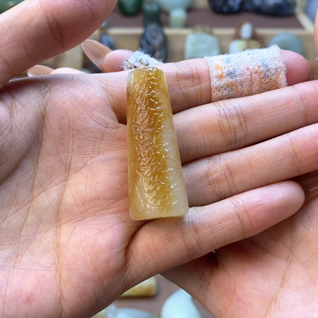 和田玉（糖玉）颈饰未镶嵌A****萌