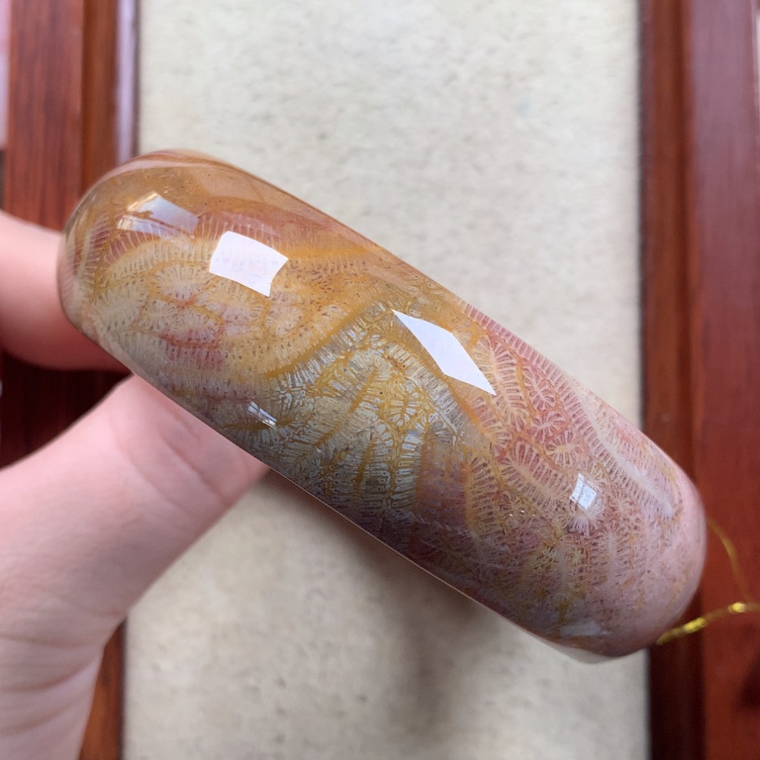 未镶嵌61.1圈漏200/个。20硅化珊瑚（珊瑚玉）