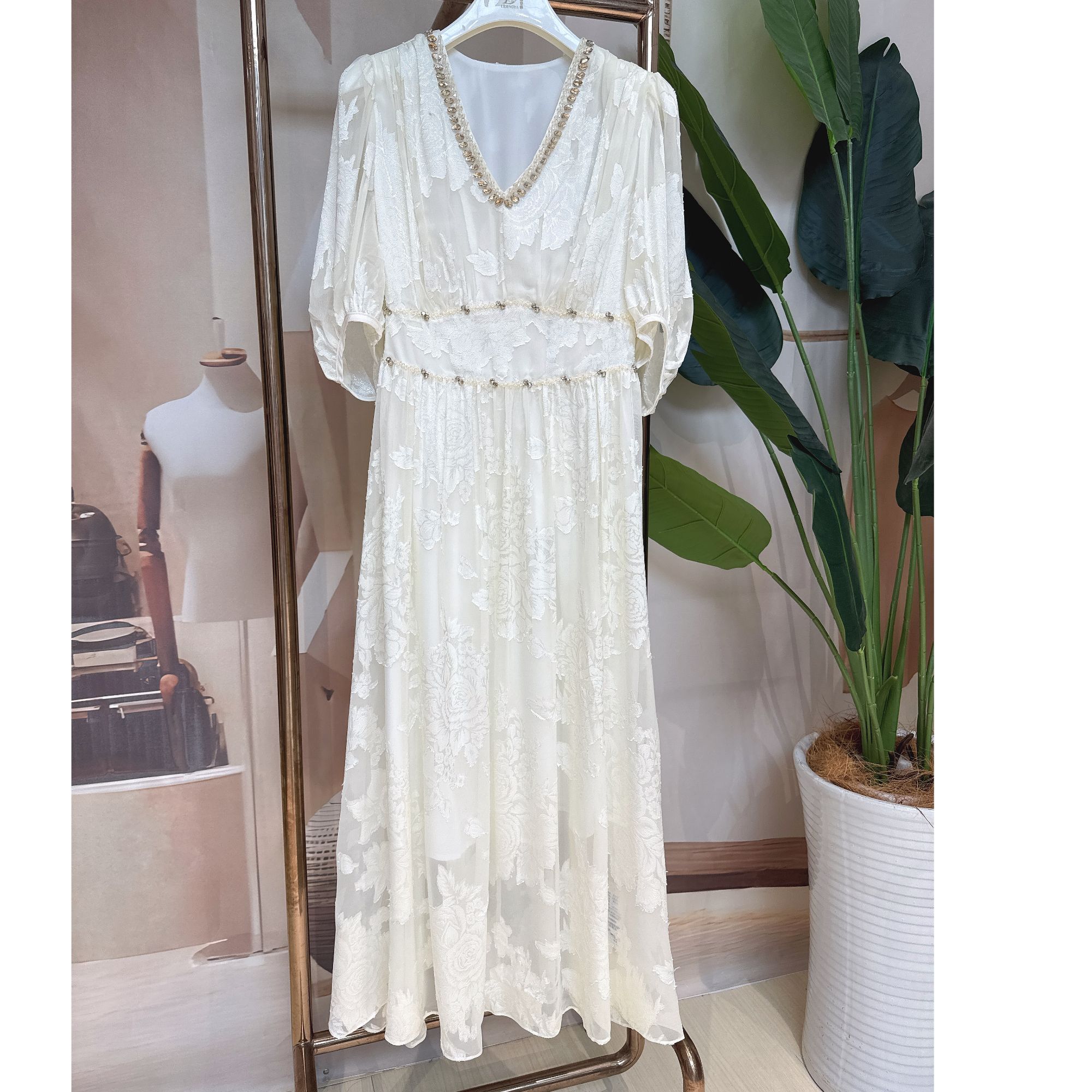 特色民族风气质感氛围感女装轻奢夏季连衣裙法式手工串珠LCXC609