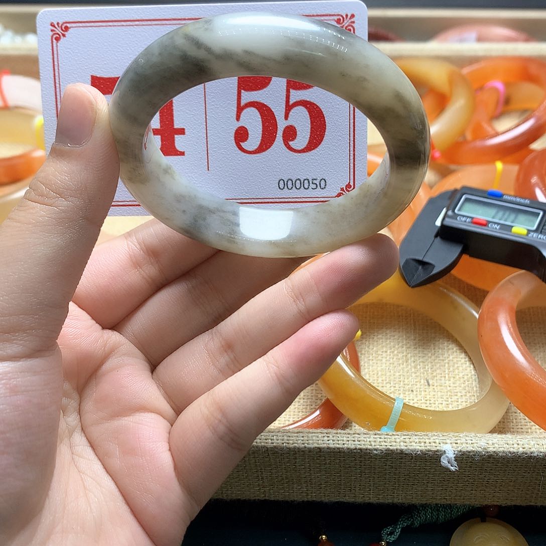 未镶嵌石英质玉（黄龙玉）手镯