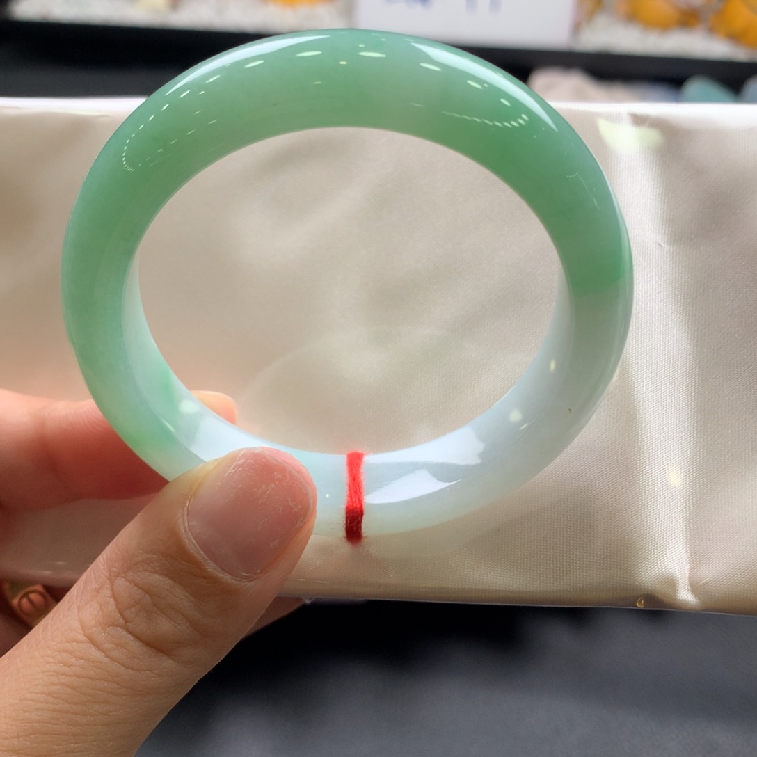 文***亓翡翠未镶嵌手镯52.5正圈