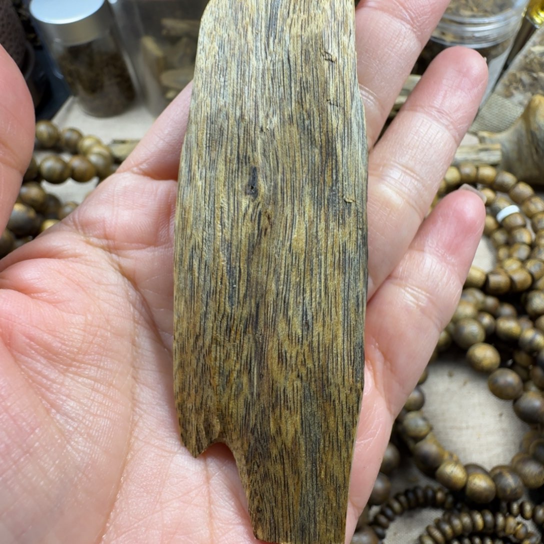 清***月沉香沉香碎屑奇楠绿奇手把件18.6g
