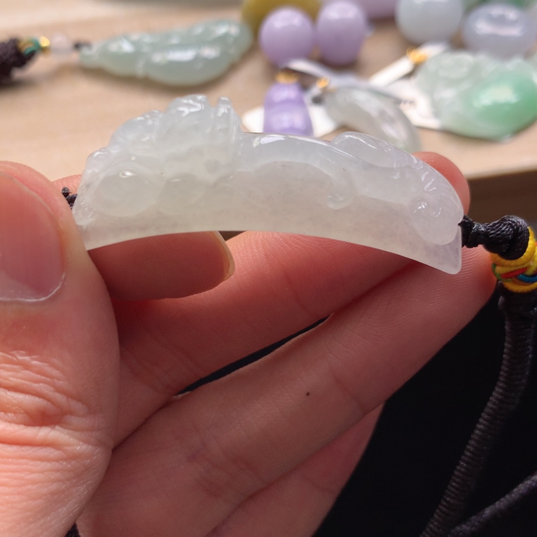 颈饰未镶嵌翡翠吊坠