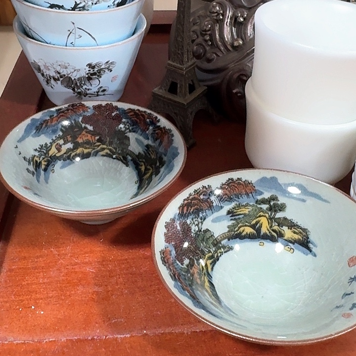 主人杯一个，瓷。。品茗