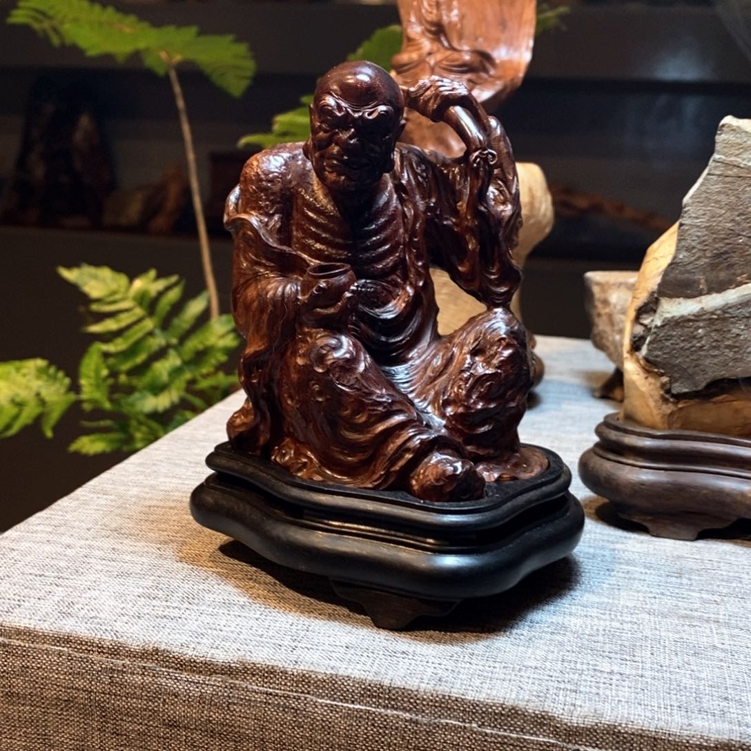 檀香紫檀（小叶紫檀）戴***人罗汉不求人小叶紫檀