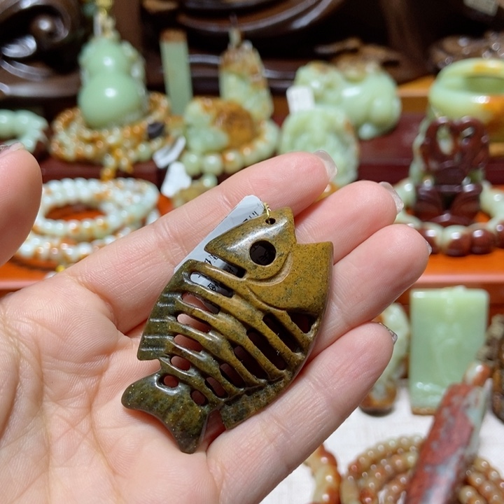 岫岩河磨玉（透闪石质玉）挂件未镶嵌