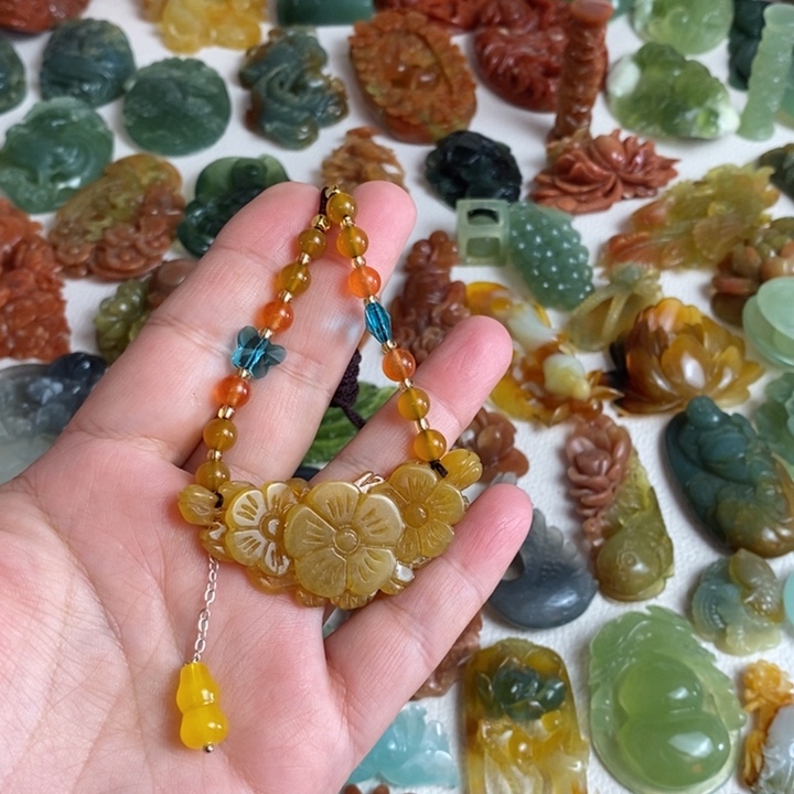 蛇纹石玉颈饰未镶嵌