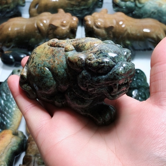 岫岩河磨玉（透闪石质玉）把件未镶嵌醉*