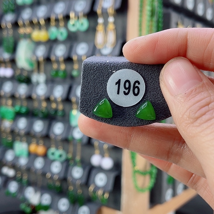 18K金镶嵌和田玉耳饰C****h