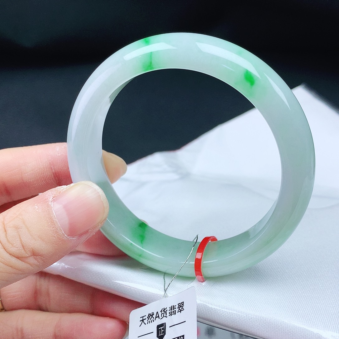 翡翠手镯未镶嵌52圈