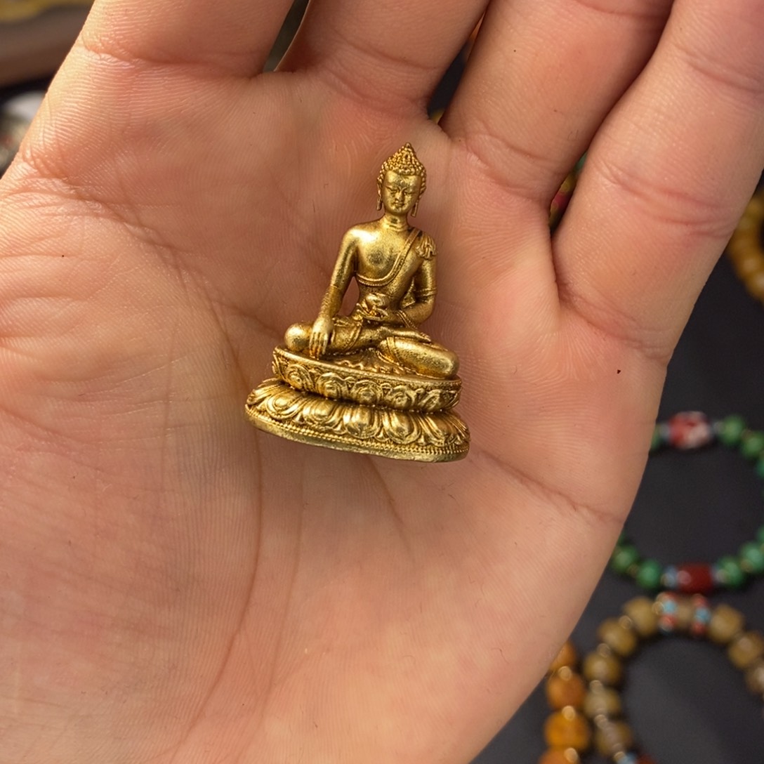 泥塑睡****.…………………………………………