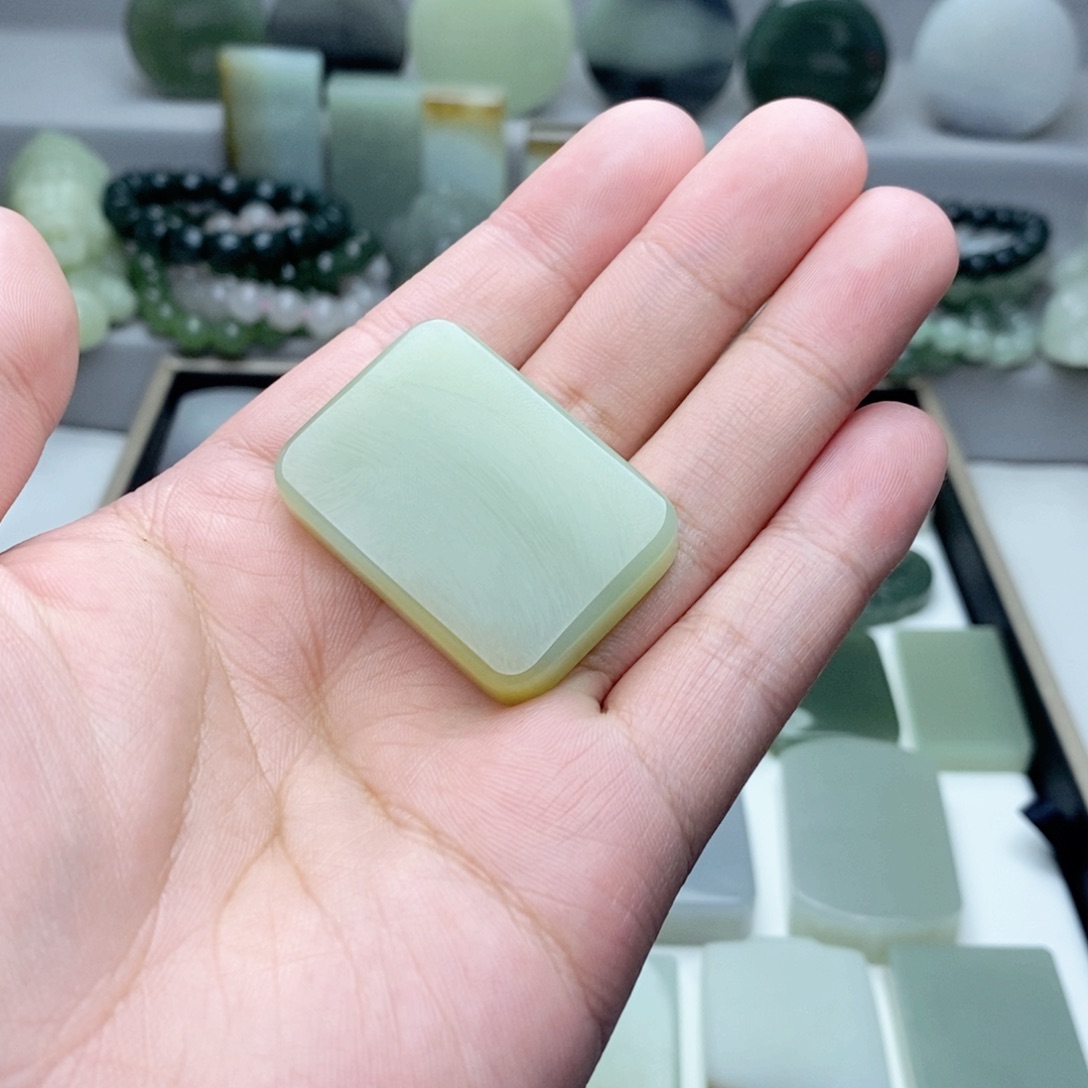 和田玉颈饰未镶嵌堂**雨