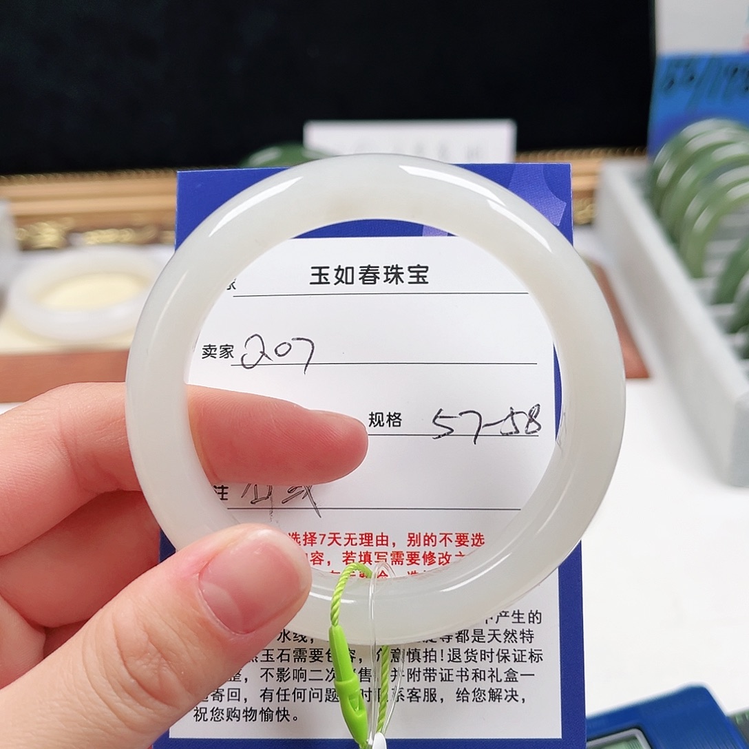 和田玉未镶嵌手镯