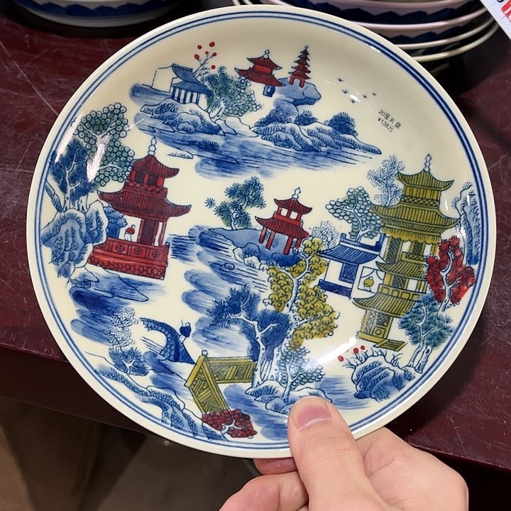 瓷片//////直径20厘米。黄。