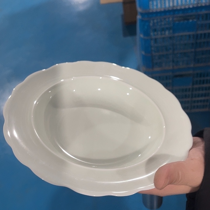 瓷片八英寸花边草帽汤盘一个，包邮