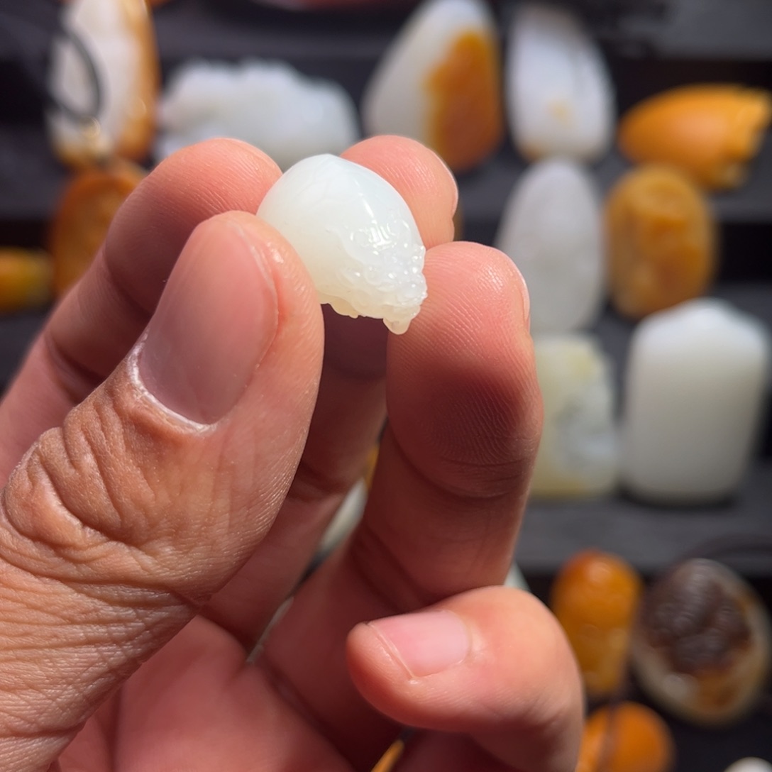 和田玉颈饰未镶嵌记****月