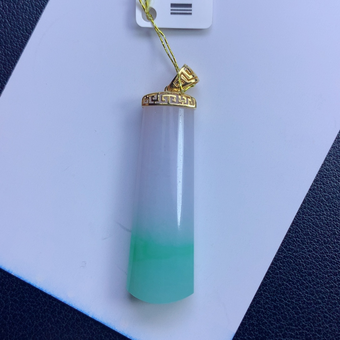 翡翠未镶嵌颈饰无事牌