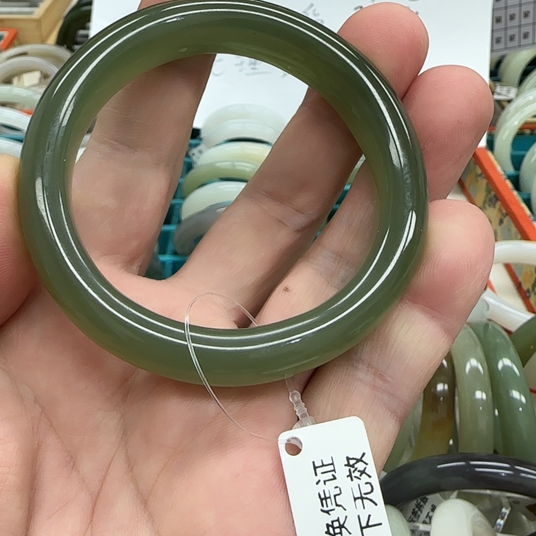 轰***鸣和田玉（糖玉）未镶嵌手镯