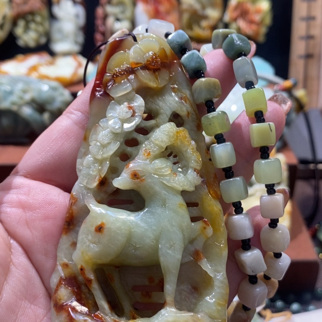 蛇纹石玉颈饰未镶嵌