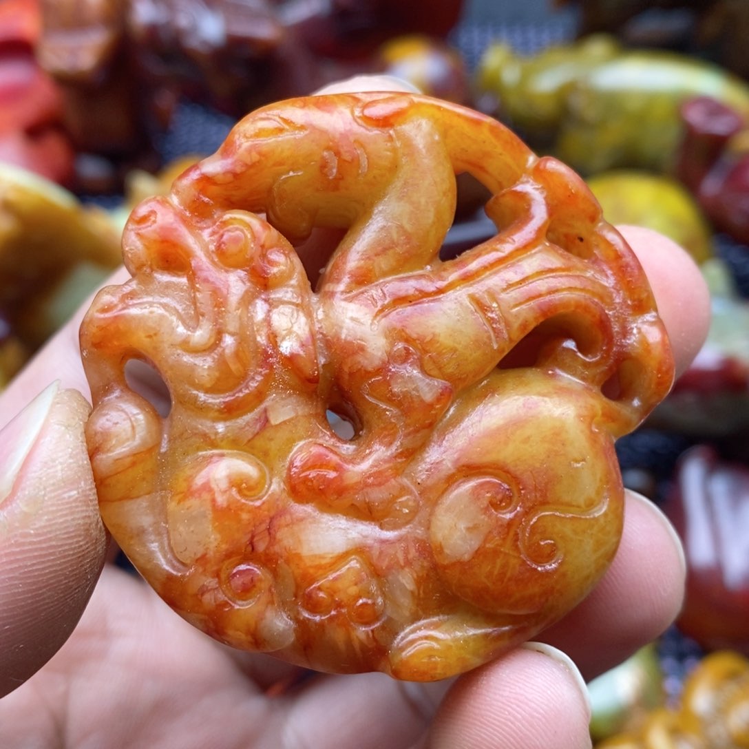 蛇纹石玉颈饰未镶嵌